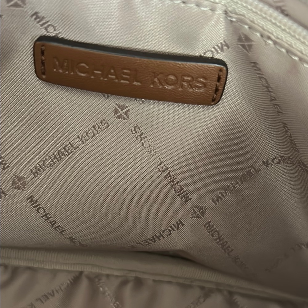 Michael Kors Jet Set Bag with Monogram Print NWOT - Picture 9 of 12